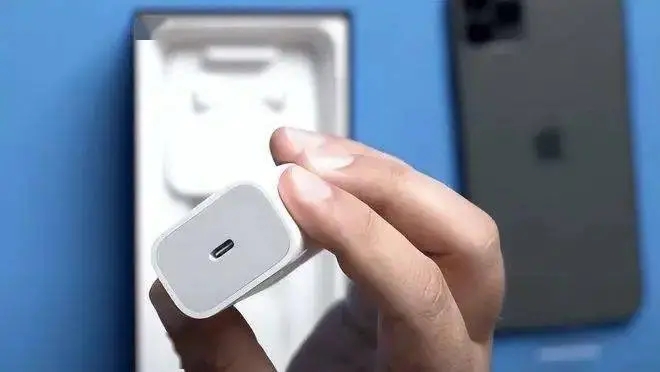 蘋果不送充電器被判賠用戶7千元 不少網(wǎng)友表示也想維權(quán)
