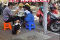 貪吃狗牛雜店蹭吃一年主人貼紙禁止投喂 網(wǎng)友：先把繩拴上